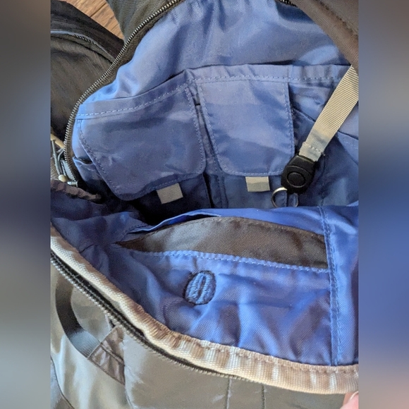 Eagle Creek 90L Thrive Convertible Blue & Black Backpack- Used Once! - Picture 12 of 17